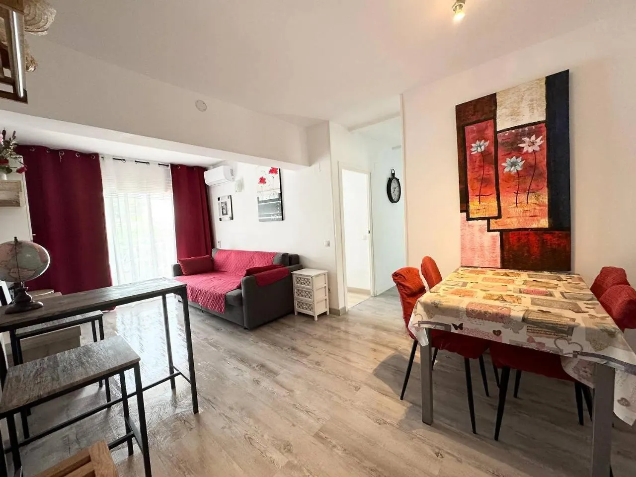 Apartsalou Priorat 0*, Salou